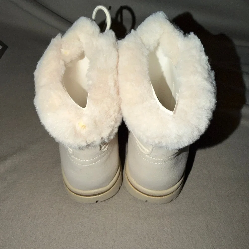 Cliffs by White Mountain Harisson Women 8.5 Wide Winter White Faux Fur Boots NEW